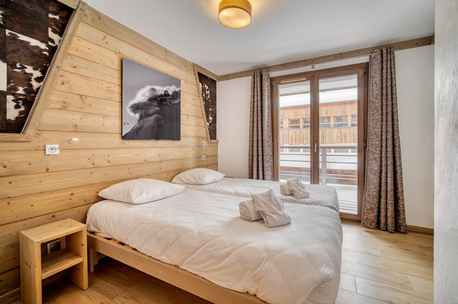 2 lits simples (90*200) et salle de douche attenante