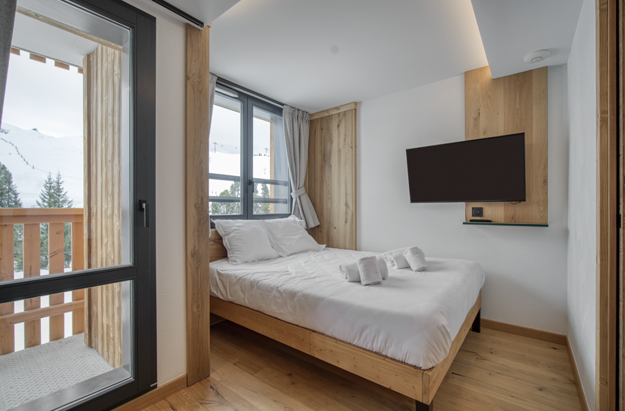 1 lit double (160*200) avec TV et salle de douche attenante