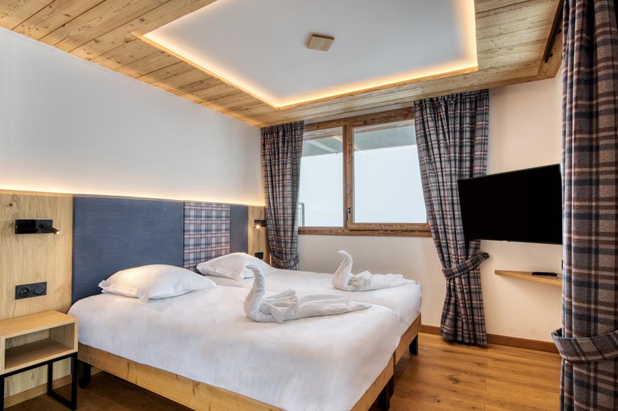 1 lit double (160*200) avec TV et salle de douche attenante