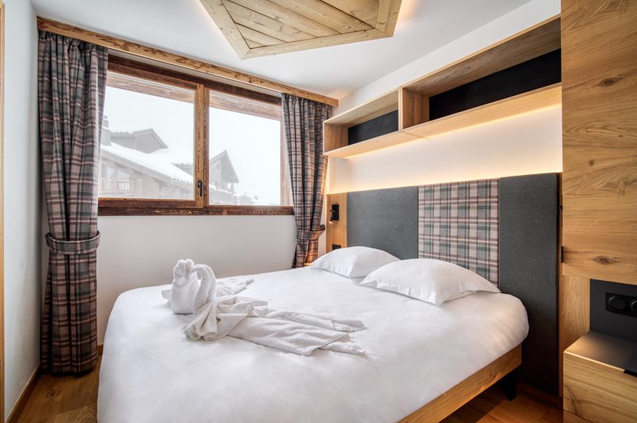 1 lit double (160*200) avec TV et salle de douche attenante