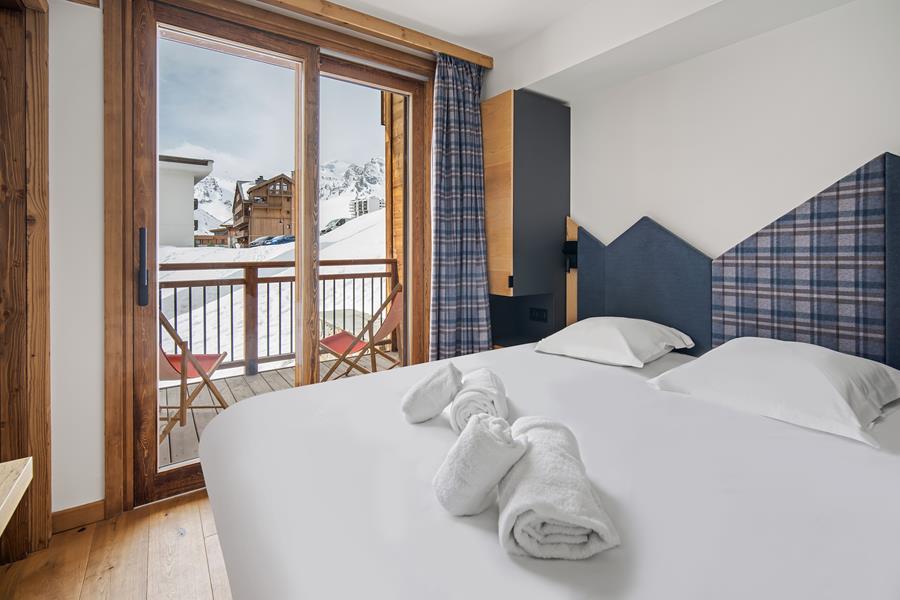 1 lit double (160*200) avec TV et salle de douche attenante