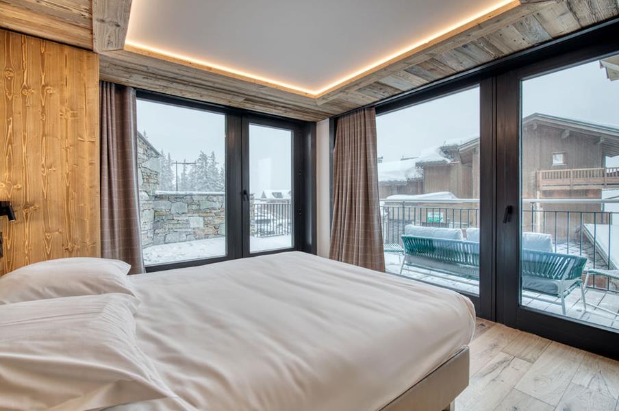 1 lit double (160*200) avec TV et salle de douche attenante