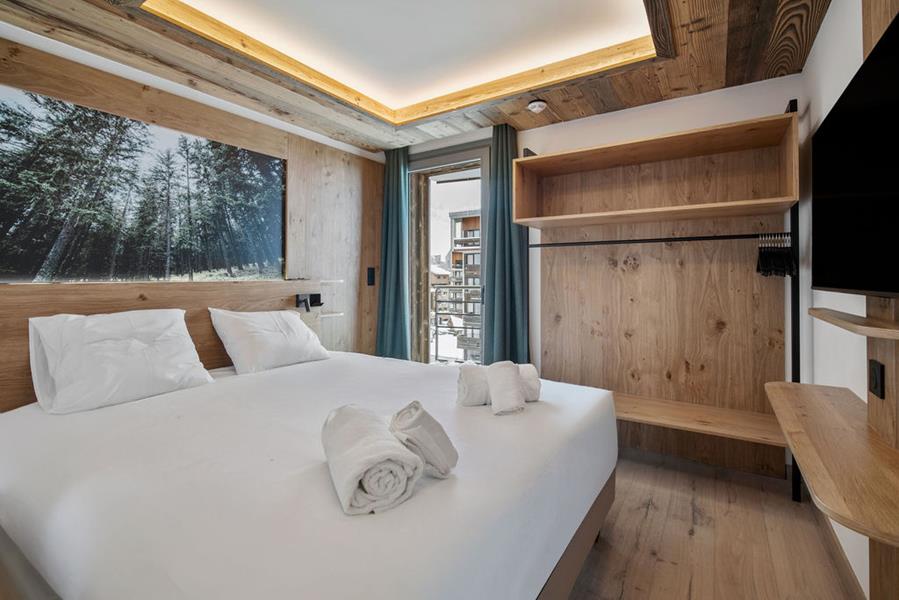 1 lits double (160*200) avec TV et salle de bain attenante