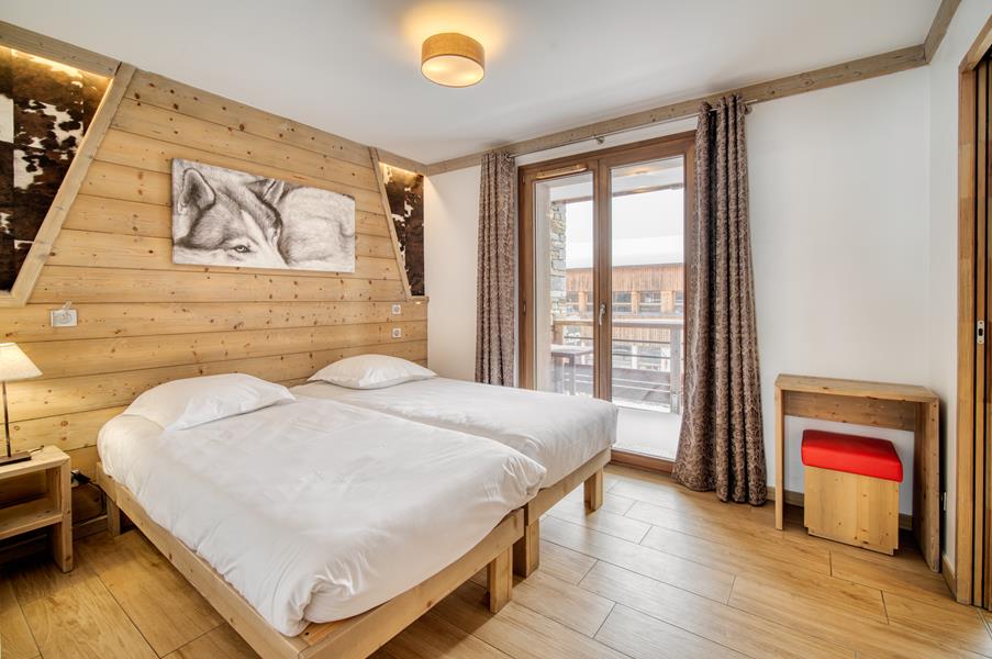 2 lits simples (90*200) et salle de bain attenante