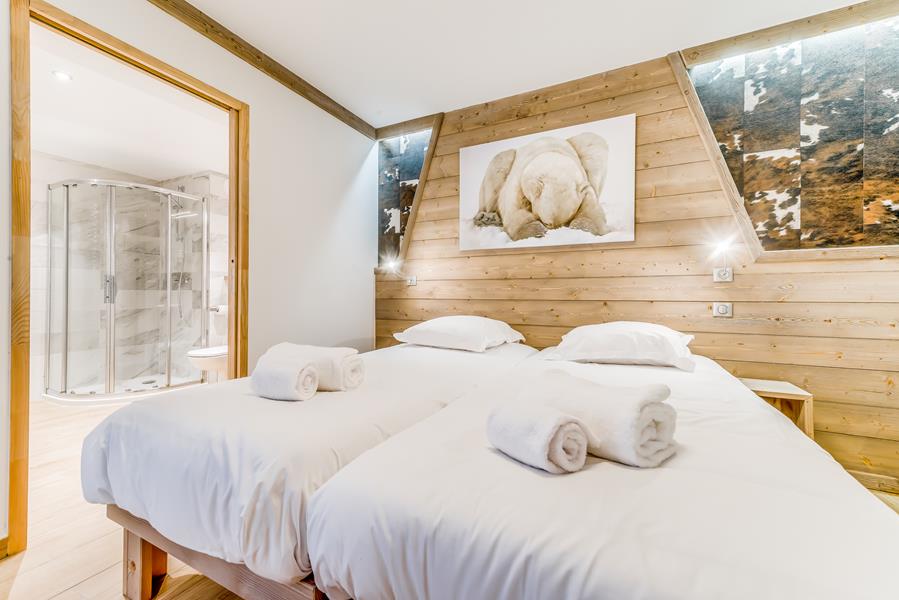 2 lits simples (90*200) et salle de bain attenante