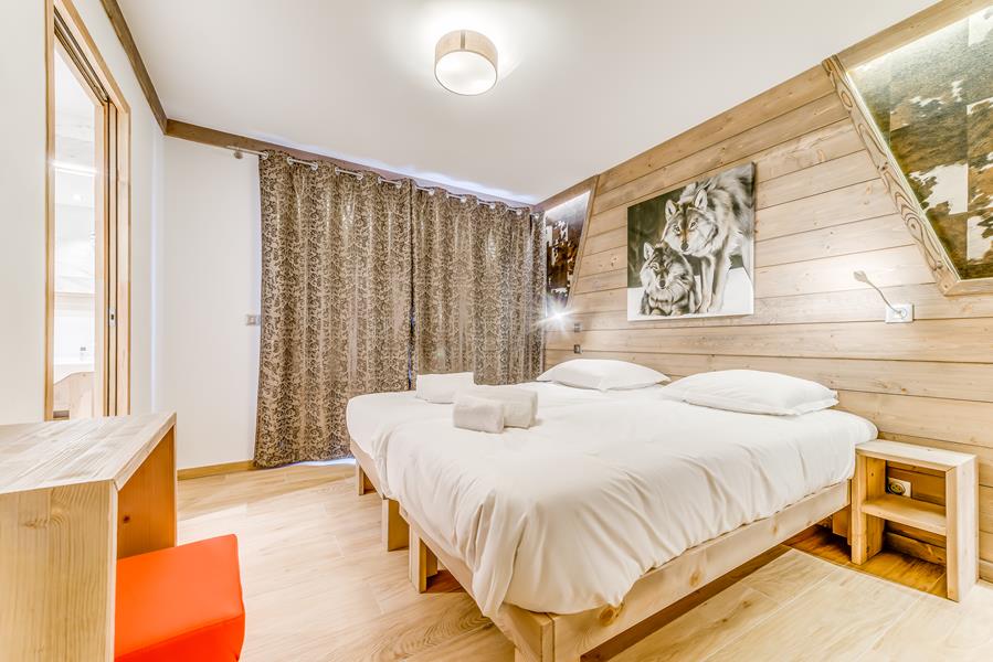 2 lits simples (90*200) et salle de bain attenante