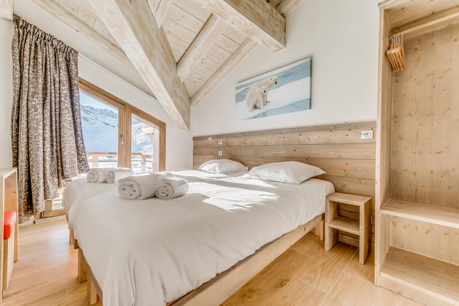 2 lits simples (90*200) et salle de bain attenante