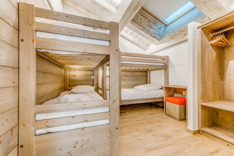 2 lits superposés (80*190) et salle de douche attenante