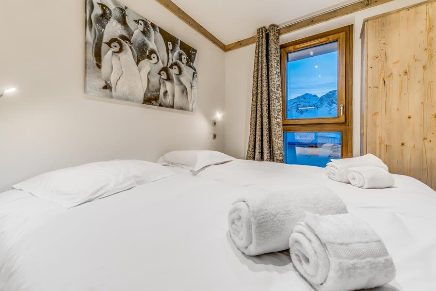 2 lits simples (90*200) et salle de douche attenante