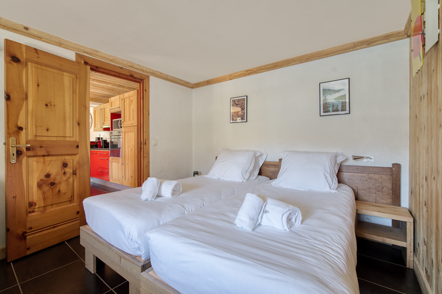 2 lits simples (90*200) + 1 chauffeuse (90*200)