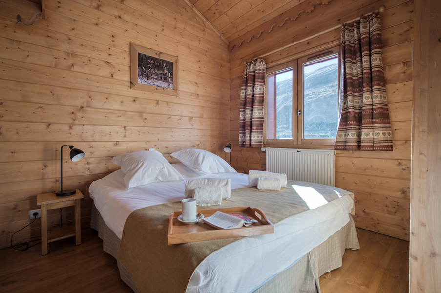 1 lit double (160*200) avec salle de douche attenante