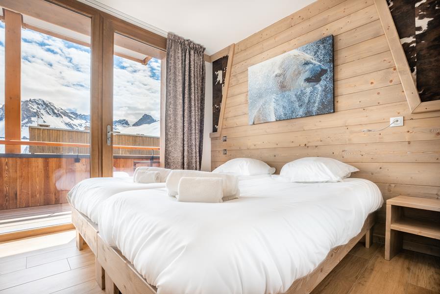 2 lits simples (90*200) et salle de douche attenante