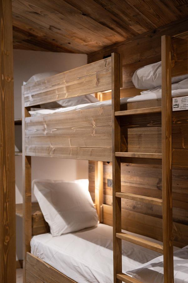 1 lit superposé (80*190) + 1 lit simple (90*200) avec TV