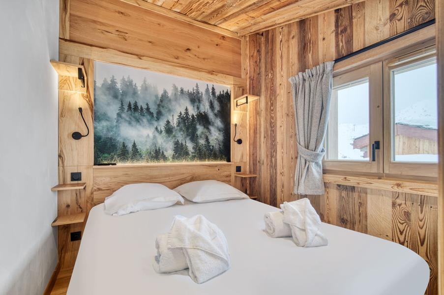 1 lit double (160*200) avec TV et salle de douche attenante