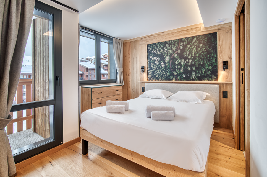 1 lit double (160*200) avec TV et salle de douche attenante